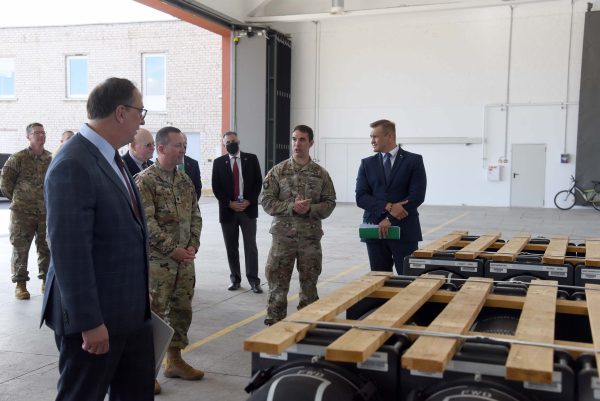  Lietuvos kariuomenė papildė JAV gamybos prieštankinių raketų sistemų „Javelin“ atsargas