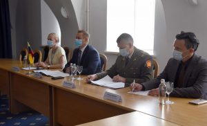  Krašto apsaugos viceministras E. Misiūnas susitiko su Italijos Karinių oro pajėgu vadu