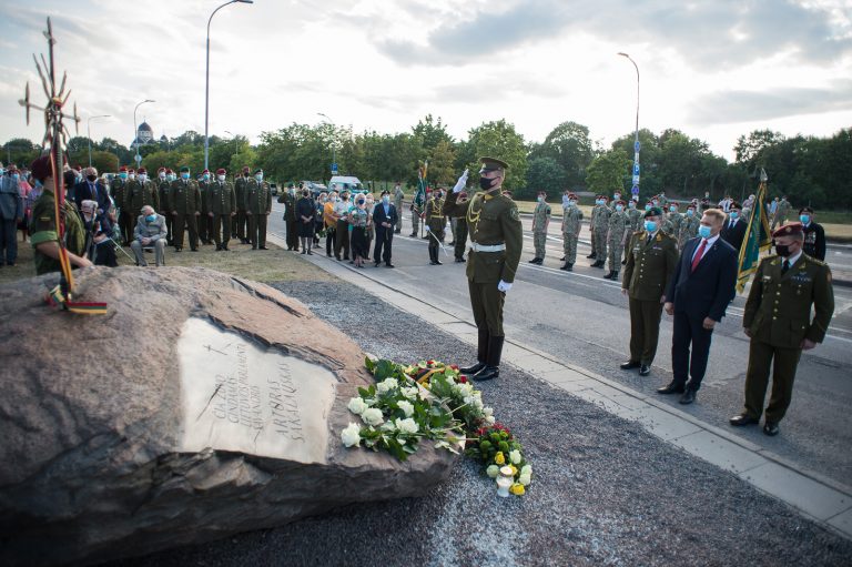  Pagerbtas žuvusio kario savanorio, LR Atkuriamojo Seimo gynėjo A. Sakalausko atminimas