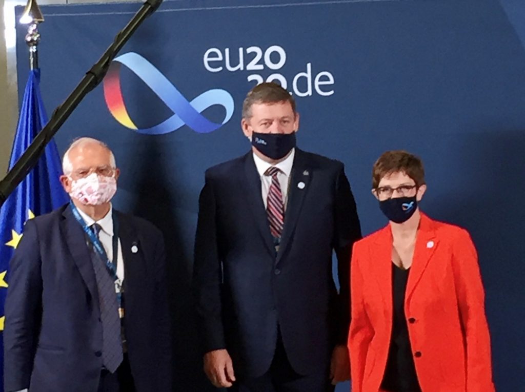Krašto apsaugos ministras R. Karoblis: „Pandemija nesumažino konvencinių grėsmių Europos Sąjungos kaimynystėje rizikos“