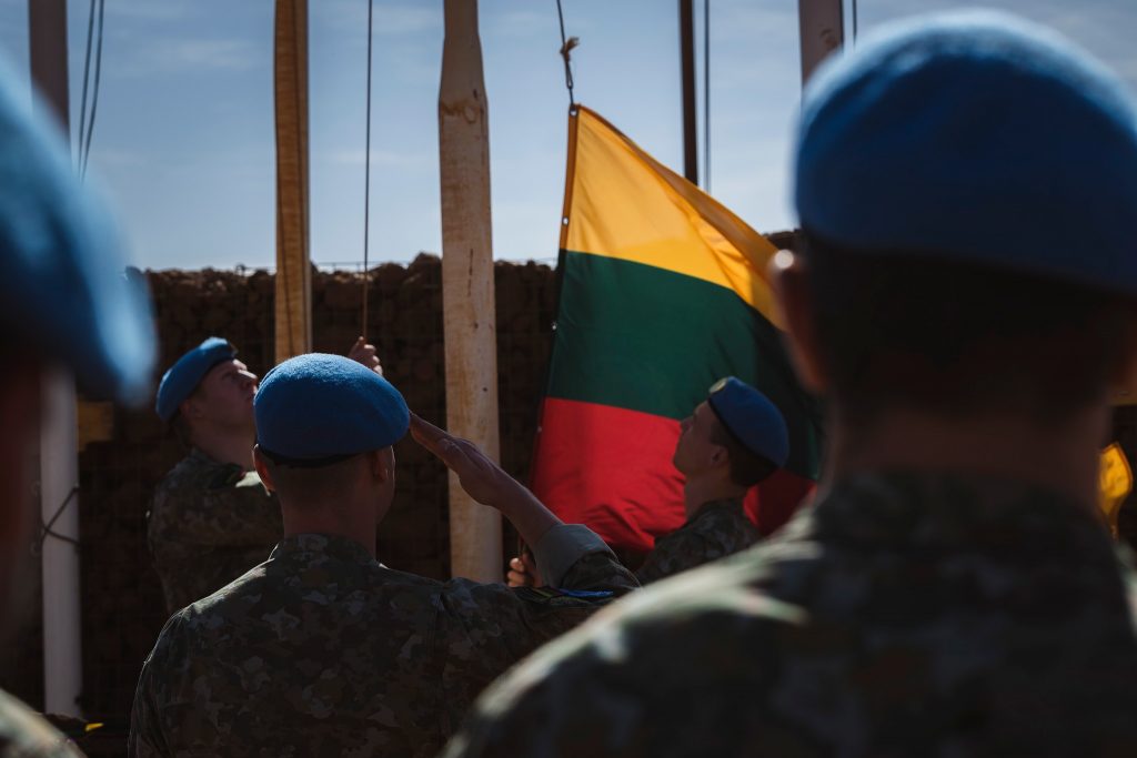 Pandemijos akivaizdoje Lietuva nemažina įsipareigojimų užtikrinant tarptautinį saugumą