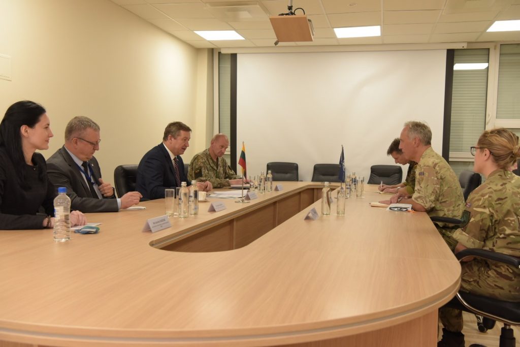 Krašto apsaugos ministras susitiko su Lietuvoje apsilankiusiu NATO pajėgų Europoje vado pavaduotoju