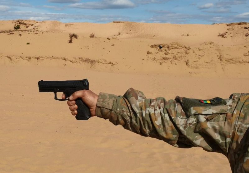 Lietuvos kariai bus aprūpinti vokiškais pistoletais „Heckler&Koch“  SF P9 SF „Paddle“