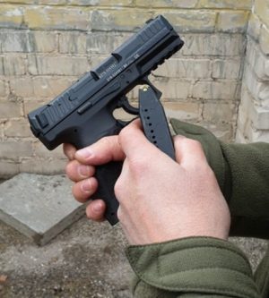  Lietuvos kariai bus aprūpinti vokiškais pistoletais „Heckler&Koch“  SF P9 SF „Paddle“