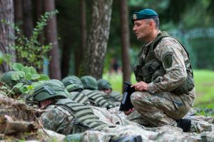  Karo akademijos pirmakursiai kariūnai nebijo naujų iššūkių