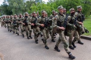  Karo akademijos pirmakursiai kariūnai nebijo naujų iššūkių