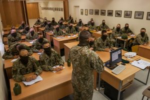  Karo akademijos pirmakursiai kariūnai nebijo naujų iššūkių