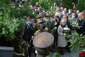  Kovojusios Lietuvos kariuomenės vadui brg. gen. A. Ramanauskui-Vanagui atidengtas antkapinis paminklas