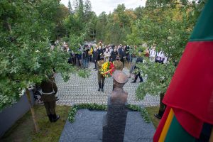  Kovojusios Lietuvos kariuomenės vadui brg. gen. A. Ramanauskui-Vanagui atidengtas antkapinis paminklas