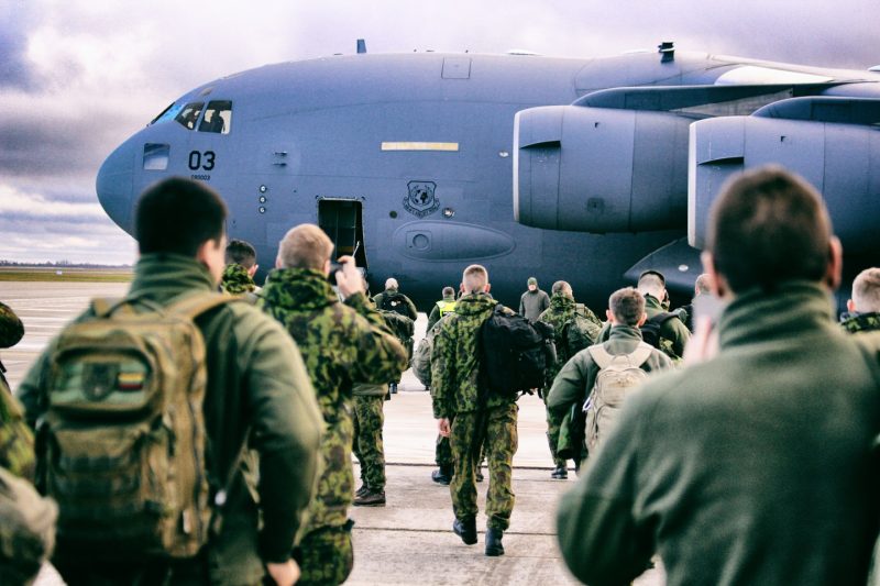 Lietuvos kariai tęs budėjimus tarptautinėse greitojo reagavimo pajėgose, tarnaus NATO ir ES karinėse vadavietėse