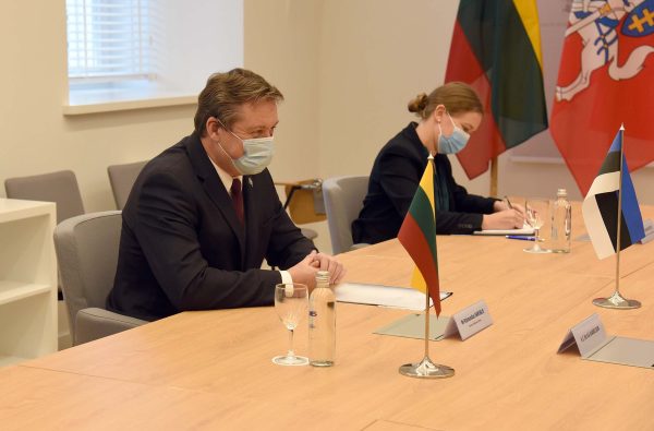  Ministras R. Karoblis susitiko su naująja Estijos ambasadore Lietuvoje K. Kaarelson