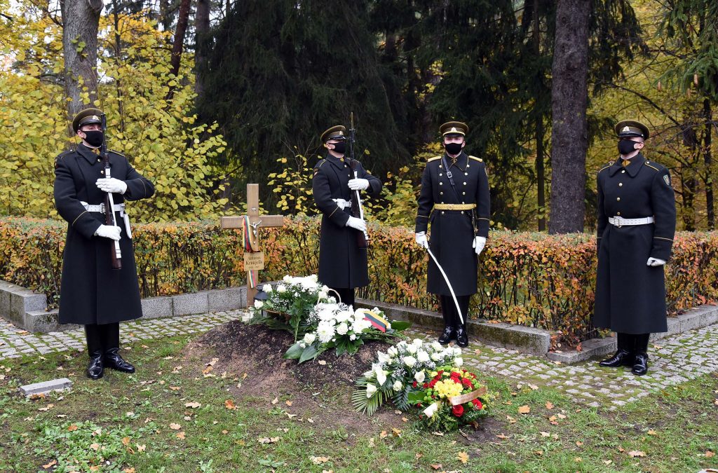 Paminėtos paskutiniojo okupacinei sovietų valdžiai aktyviai besipriešinusio Lietuvos partizano dim. vyr. ltn. Antano Kraujelio-Siaubūno laidotuvių metinės