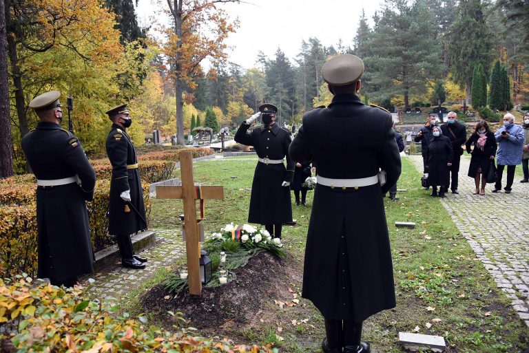  Paminėtos paskutiniojo okupacinei sovietų valdžiai aktyviai besipriešinusio Lietuvos partizano dim. vyr. ltn. Antano Kraujelio-Siaubūno laidotuvių metinės