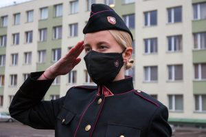  Karo akademijos kariūnai pagerbė žuvusių ir mirusių karių atminimą