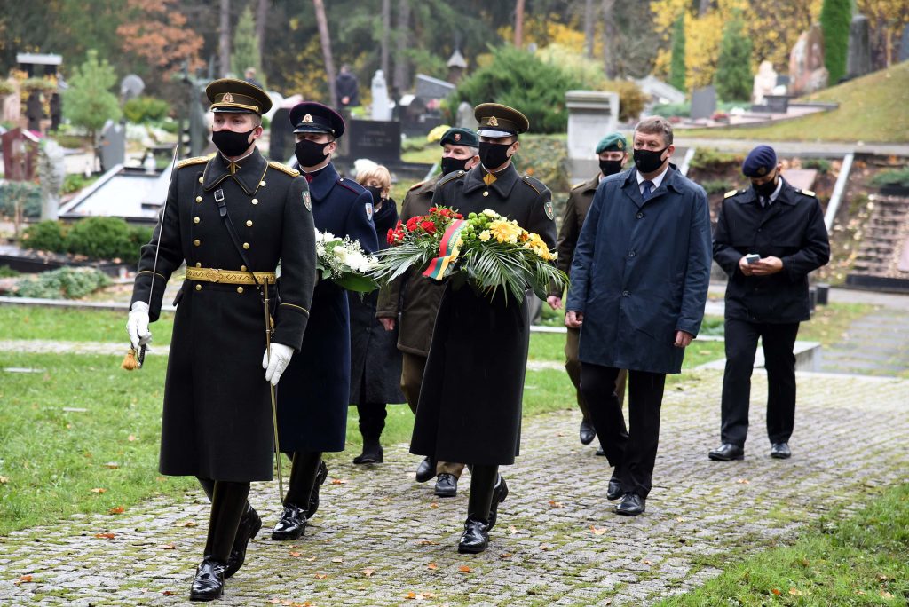 Vėlinių ceremonija, pagerbiant žuvusius Lietuvos gynėjus, nusipelniusius Lietuvai žmones