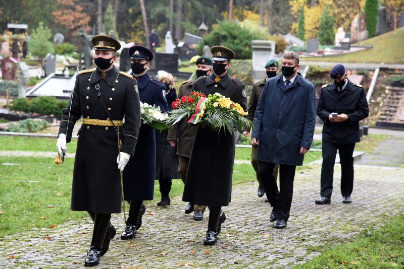 Vėlinių ceremonija, pagerbiant žuvusius Lietuvos gynėjus, nusipelniusius Lietuvai žmones