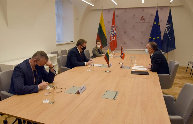 Ministras su naujuoju Norvegijos ambasadoriumi aptarė dvišalį bendradarbiavimą gynybos srityje