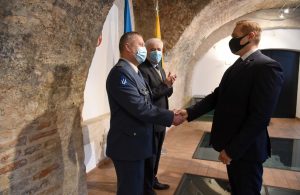  Tarnybą Lietuvoje baigusiam Ukrainos gynybos atašė už dvišalių santykių stiprinimą – medalis „Už nuopelnus“