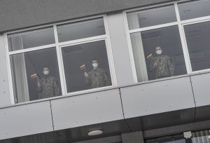 Lietuvos vėliavos dieną Gedimino pilies bokšte iškilmingai iškelta trispalvė