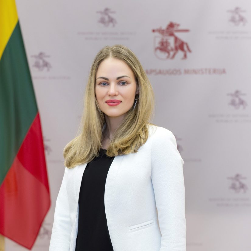Darbą pradėjo naujoji Krašto apsaugos ministerijos kanclerė K. Deviatnikovaitė