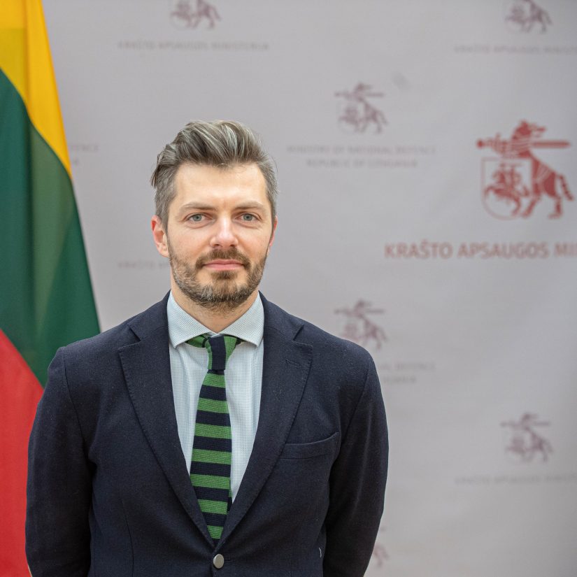 Krašto apsaugos viceministro pareigas  pradėjo eiti Margiris Abukevičius