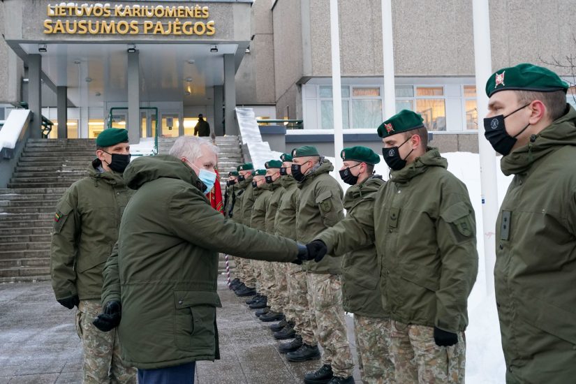Krašto apsaugos ministras A. Anušauskas pradeda pažintį su krašto apsaugos sistemos padaliniais