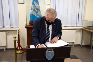  Krašto apsaugos ministras A. Anušauskas Šiauliuose susitiko su NATO oro policijos misijos kariais