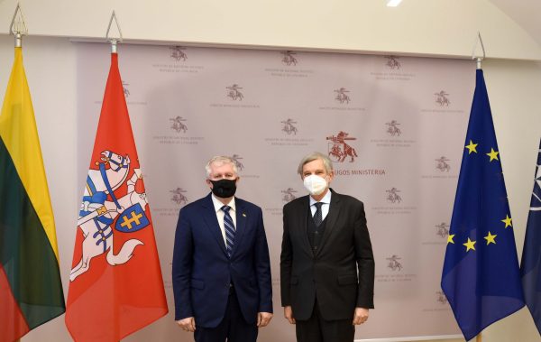  Ministras A. Anušauskas padėkojo Italijos ambasadoriui už indėlį į Baltijos regiono saugumą