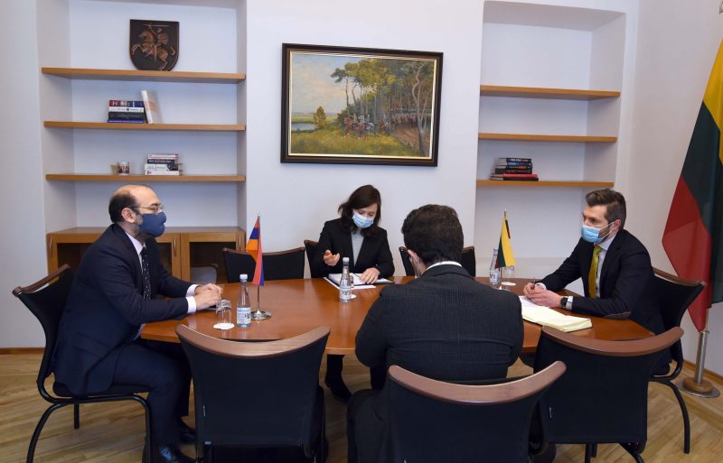 Viceministras M. Abukevičius  su Armėnijos ambasadoriumi aptarė aktualius klausimus gynybos srityje