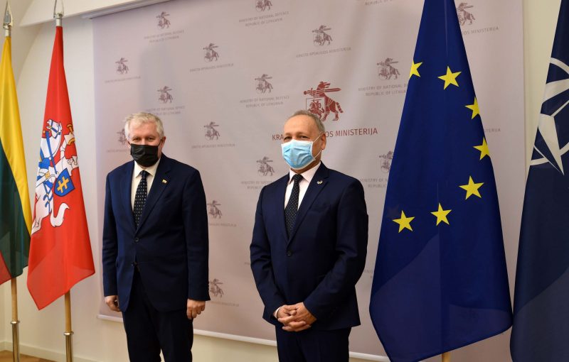 Krašto apsaugos ministras A. Anušauskas su Izraelio ambasadoriumi aptarė dvišalius santykius gynybos srityje