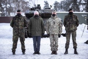  Rukloje vyko NATO priešakinių pajėgų bataliono kovinės grupės vadų pasikeitimo ceremonija