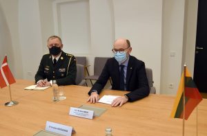  Ministras su ambasadoriumi aptarė Lietuvos ir Danijos bendradarbiavimą gynybos srityje