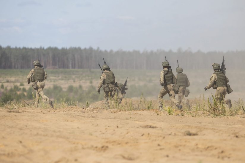 Krašto apsaugos ir aplinkos ministrai sutarė: poligonui steigti bus ieškoma ir kitų teritorijų
