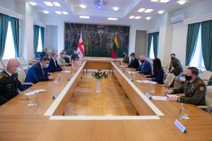  Krašto apsaugos ministras A. Anušauskas susitiko su Sakartvelo gynybos ministru