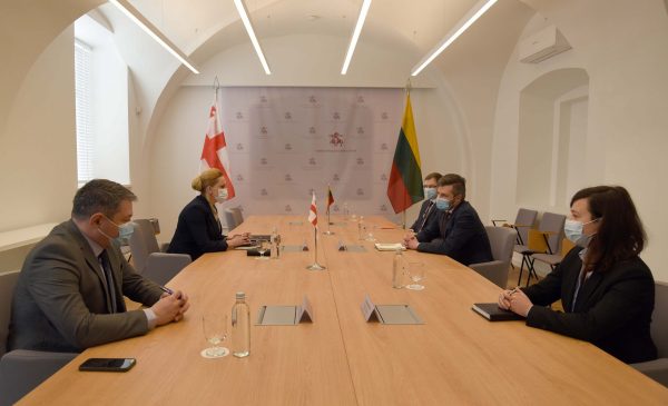  Lietuvos ir Sakartvelo gynybos viceministrai pasirašė dvišalio bendradarbiavimo planą