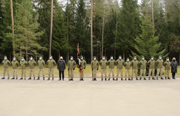  Ministras A. Anušauskas aplankė Kęstučio ir brg. gen. Motiejaus Pečiulionio batalionuose tarnaujančius šauktinius