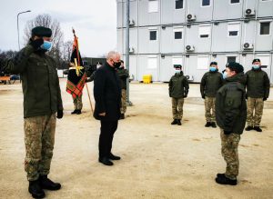  Ministras A. Anušauskas aplankė Kęstučio ir brg. gen. Motiejaus Pečiulionio batalionuose tarnaujančius šauktinius