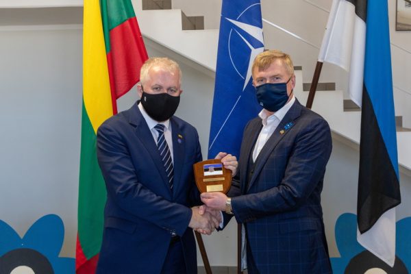  Estijoje regioninį saugumą aptaręs ministras A. Anušauskas susipažino su estiška karine infrastruktūra