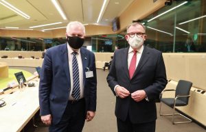 Su ES šalių gynybos ministrais susitikęs A. Anušauskas: „Bendradarbiavimas ir suderinamumas su NATO ir kitais strateginiais partneriais yra vienas svarbiausių prioritetų valdant ES krizes“