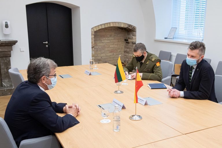  Krašto apsaugos viceministras M. Abukevičius: „Ispanija svariai prisideda prie Baltijos šalių saugumo“
