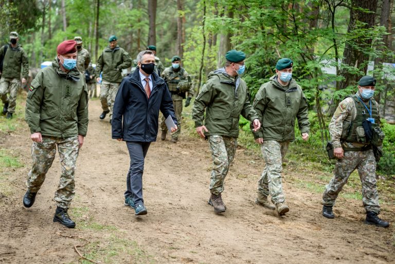  Krašto apsaugos viceministras V. Semeška: „NATO pajėgos Lietuvoje prisideda prie saugumo užtikrinimo ir užkerta kelią agresijai“