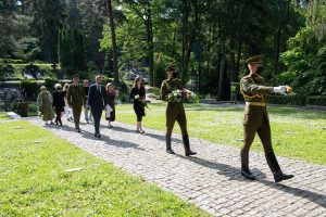  Lietuvos kariuomenės karių kapų memoriale Antakalnio kapinėse pagerbti žuvusieji už Tėvynę
