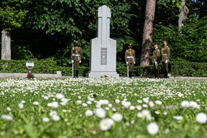  Lietuvos kariuomenės karių kapų memoriale Antakalnio kapinėse pagerbti žuvusieji už Tėvynę