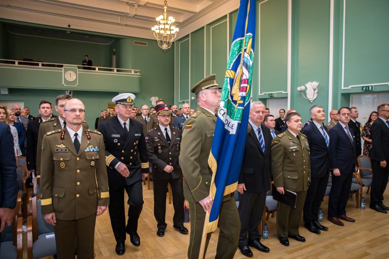  Baltijos gynybos koledžą baigė 22 Lietuvos karininkai, du iš jų įvertinti geriausiai