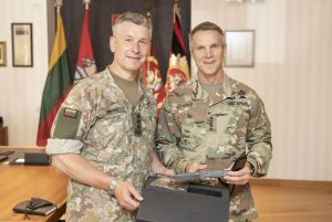  JAV Specialiųjų operacijų pajėgų vadui – padėka už nepertraukiamą JAV karių buvimą Lietuvoje