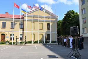  NATO Energetinio saugumo kompetencijos centre Vilniuje pakelta Ukrainos vėliava: „Ukrainiečių patirtis – neįkainojama“