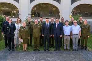  Lietuvos karo akademijos absolventams įteikti magistro diplomai