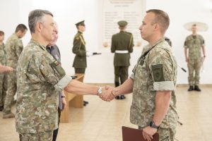  Apdovanoti iš tarptautinės operacijos Afganistane grįžę kariai