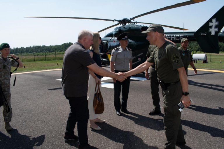  Krašto apsaugos ir vidaus reikalų ministrai įvertino situaciją pasienyje