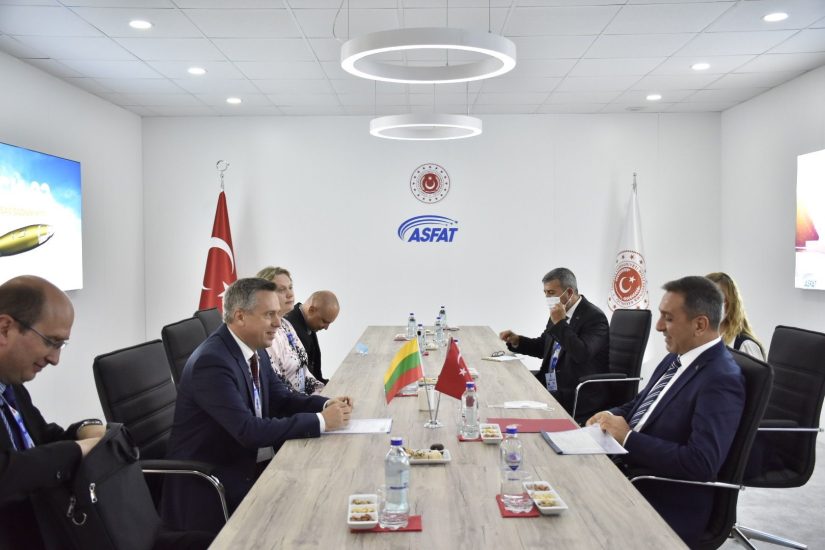 V. Semeška susitikime Turkijoje tarėsi dėl galimo šalių bendradarbiavimo gynybos pramonėje